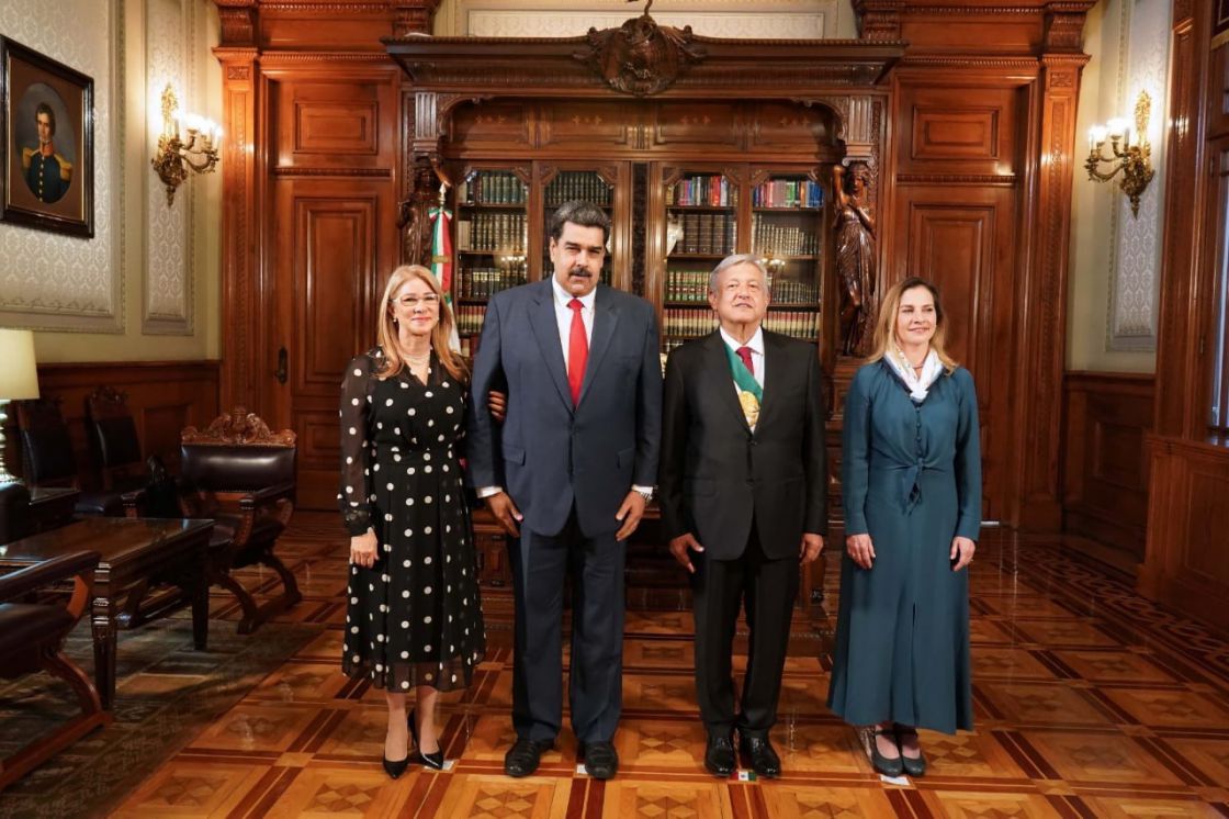 Los outfits que Beatriz usó en la toma de posesión de AMLO